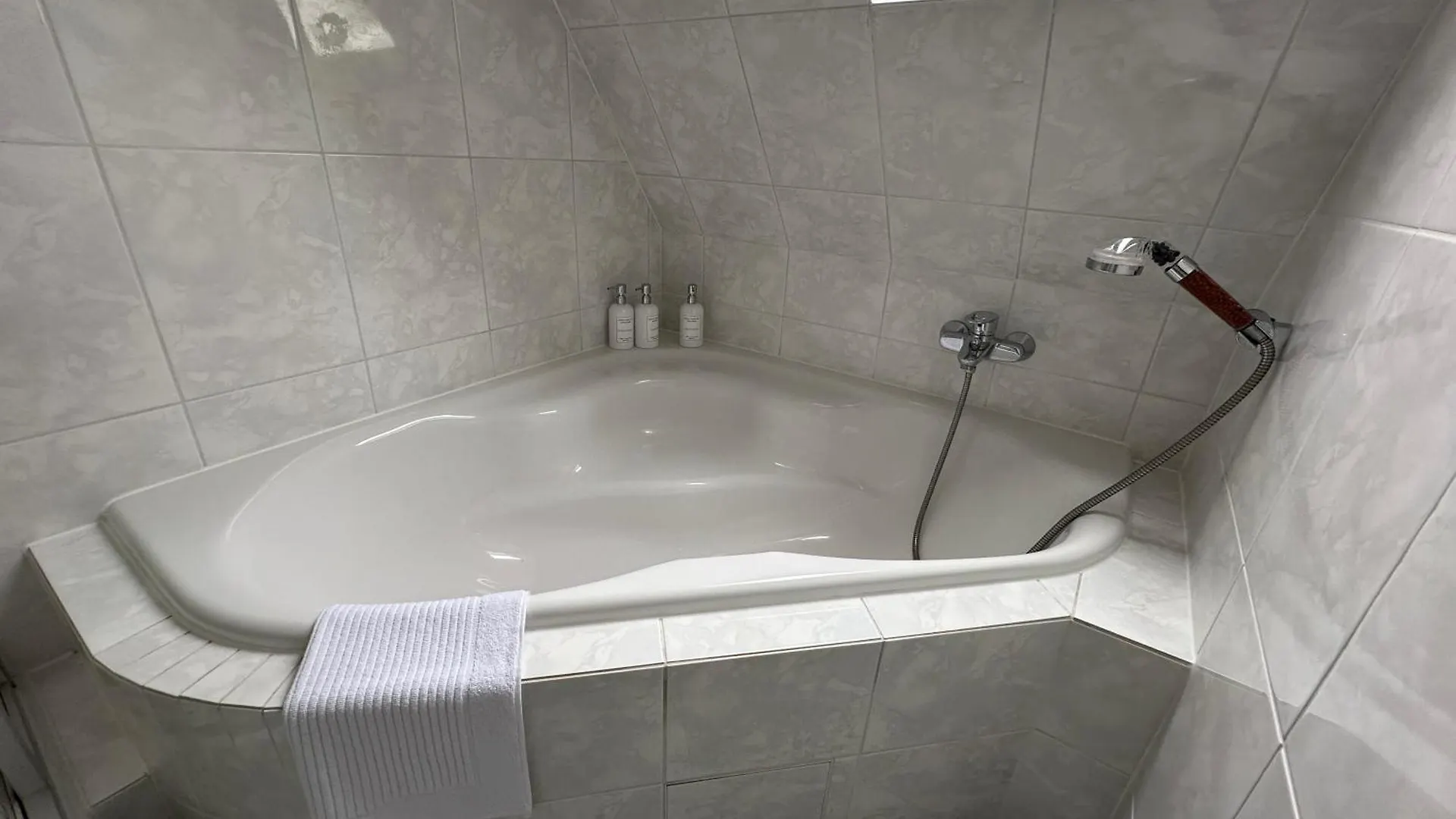 Apartment Modernes Familienapartment Mit Parkplatz Nahe Grosser Garten Dresden