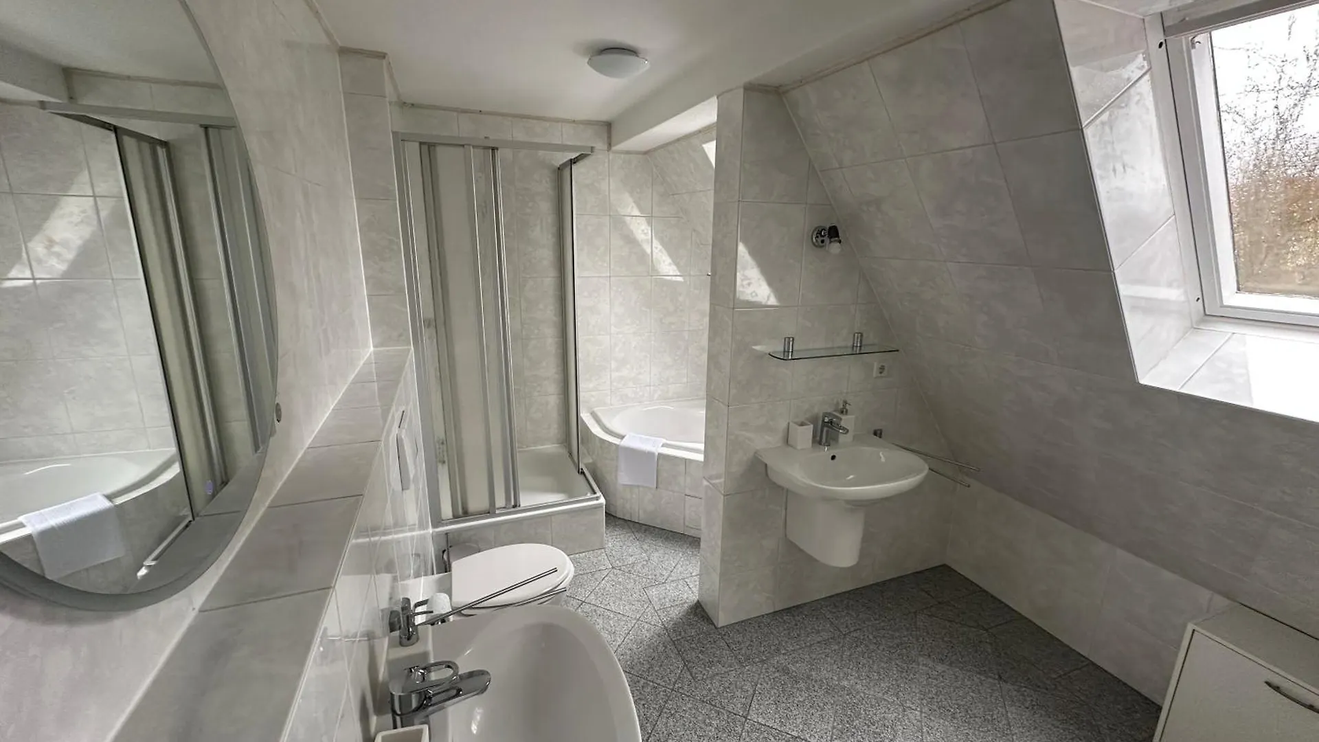 Modernes Familienapartment Mit Parkplatz Nahe Grosser Garten Dresden 0*,